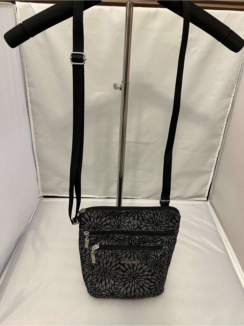 Baggallini Black Floral-Pattern Crossbody Bag